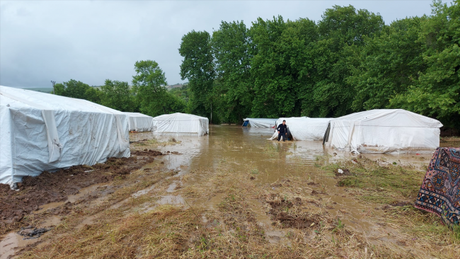 Bursa'da sağanak sele dönüştü